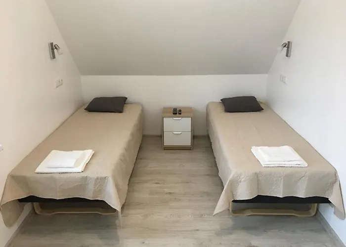 بيت ريفي Huntfood Majutus *